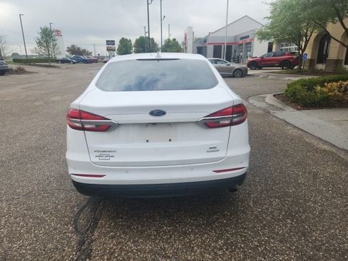Used 2020 Ford Fusion SE image 3