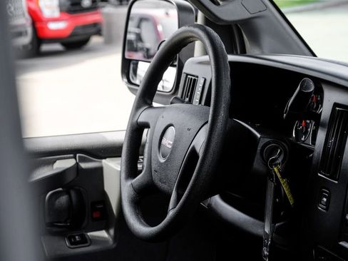 Used 2021 GMC Savana 2500 w/ Driver Convenience Package image 10