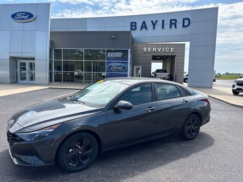 Used 2021 Hyundai Elantra SEL FWD image 2