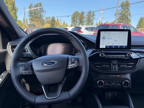 Used 2025 Ford Escape ST-Line Select AWD/4WD image 23