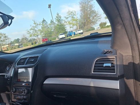 Used 2017 Ford Explorer XLT w/ Equipment Group 202A image 22