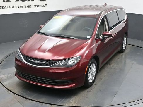 Used 2017 Chrysler Pacifica Touring w/ Tire & Wheel Group image 44