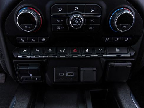 Used 2020 Chevrolet Silverado 1500 High Country w/ Technology Package AWD/4WD image 28