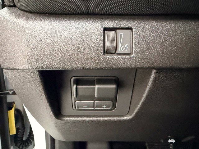 Used 2026 Chevrolet Colorado Z71 w/ Technology Package AWD/4WD image 17