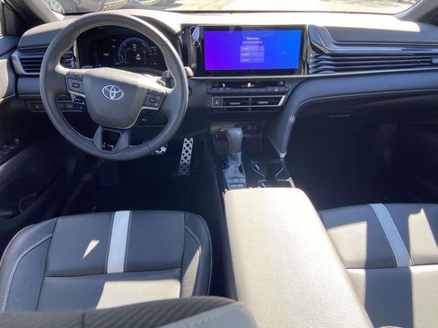 Used 2025 Toyota Camry SE w/ Multimedia Upgrade Package image 10