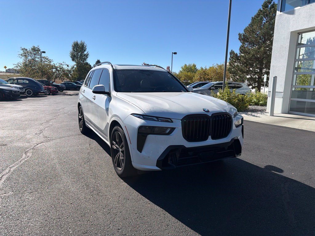 Used 2024 BMW X7 xDrive40i w/ M Sport Package AWD/4WD image 7