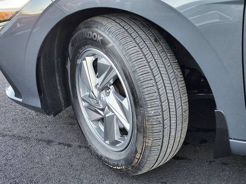 Certified 2025 Hyundai Elantra SE image 31