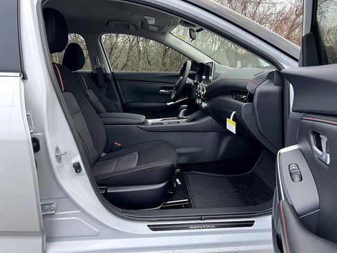 New 2025 Nissan Sentra SR image 23