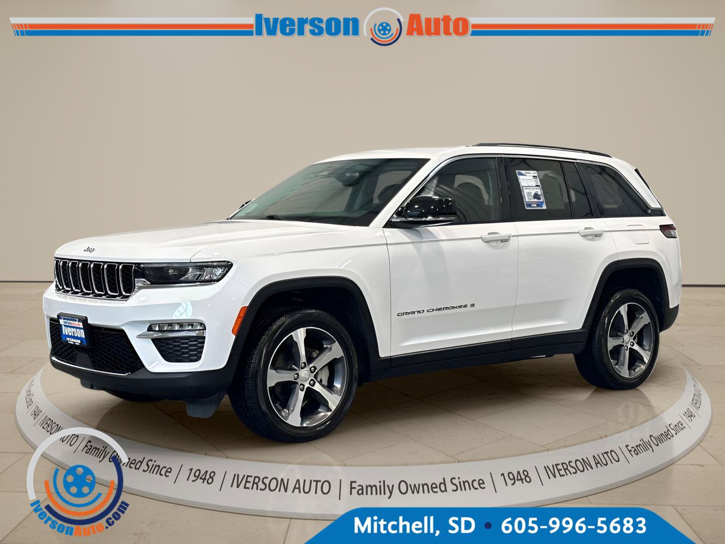 Used 2023 Jeep Grand Cherokee Limited AWD/4WD image 5