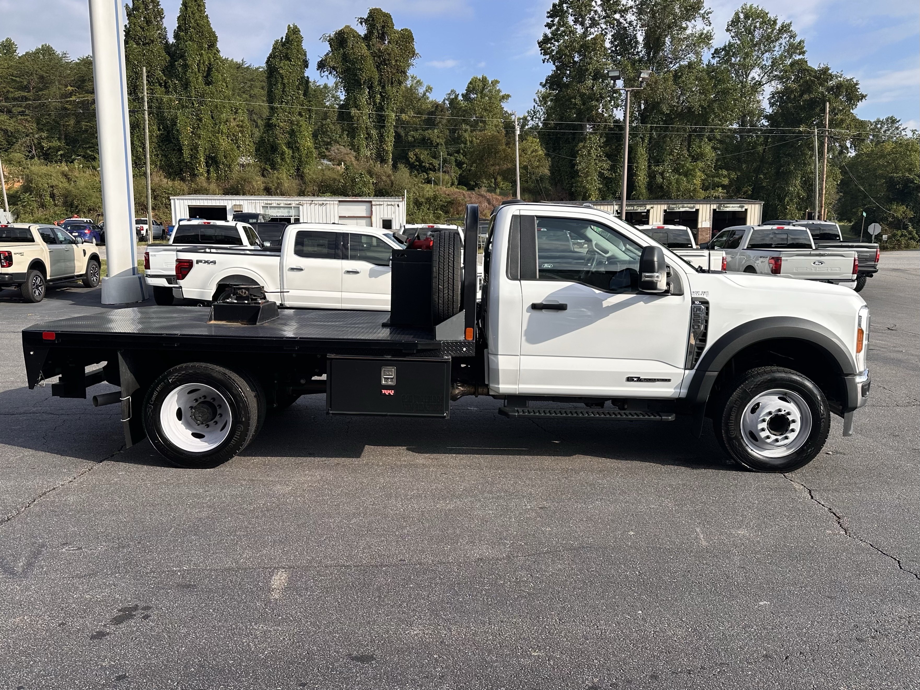 Used 2024 Ford F550 2WD Regular Cab Super Duty image 5