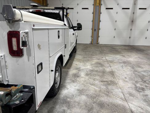 Used 2021 Ford F250 XL w/ Power Equipment Group RWD image 10