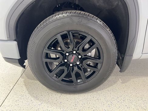 Used 2024 GMC Sierra 1500 Elevation image 29