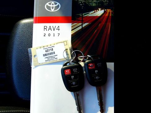 Used 2017 Toyota RAV4 XLE image 27