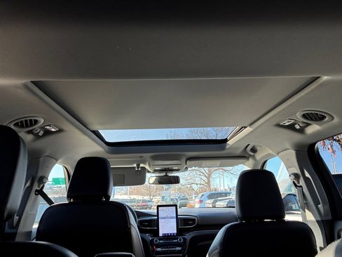 Certified 2023 Ford Explorer Limited w/ Limited Technology Package image 33