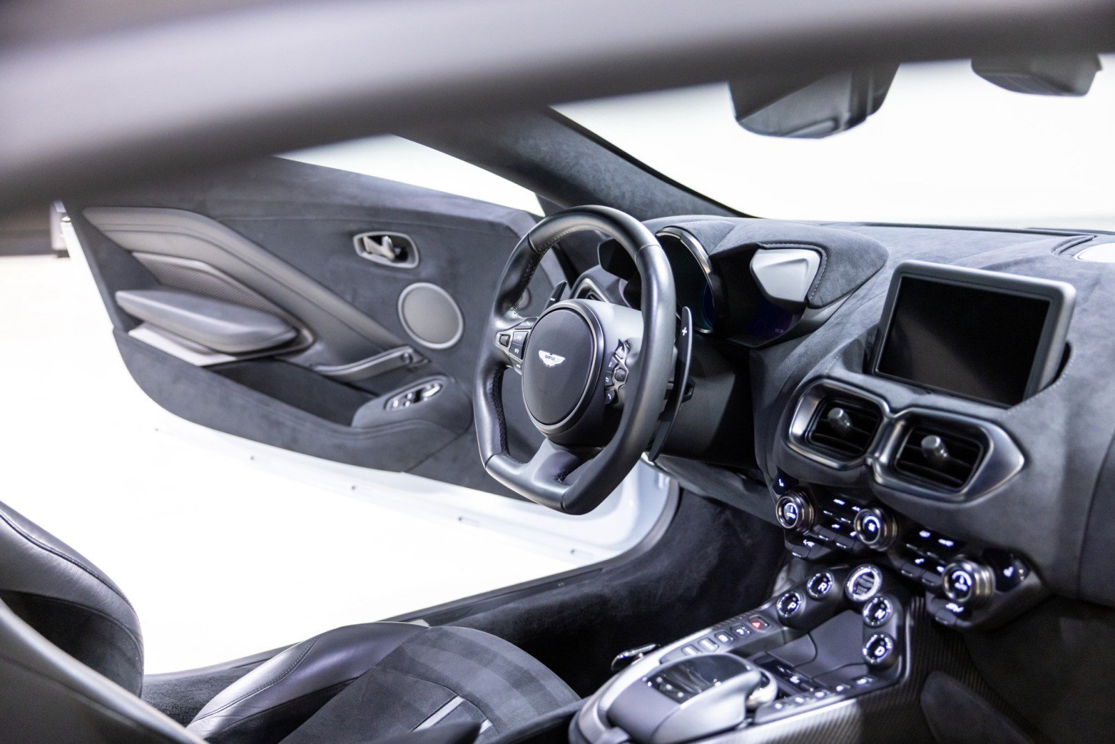 Used 2019 Aston Martin V8 Vantage Coupe RWD image 41