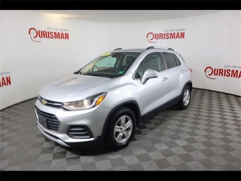 Used 2020 Chevrolet Trax LT w/ LT Convenience Package image 3
