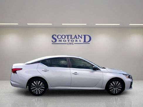 Used 2024 Nissan Altima 2.5 SV FWD image 5