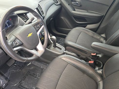 Used 2019 Chevrolet Trax LT w/ LT Convenience Package AWD/4WD image 12