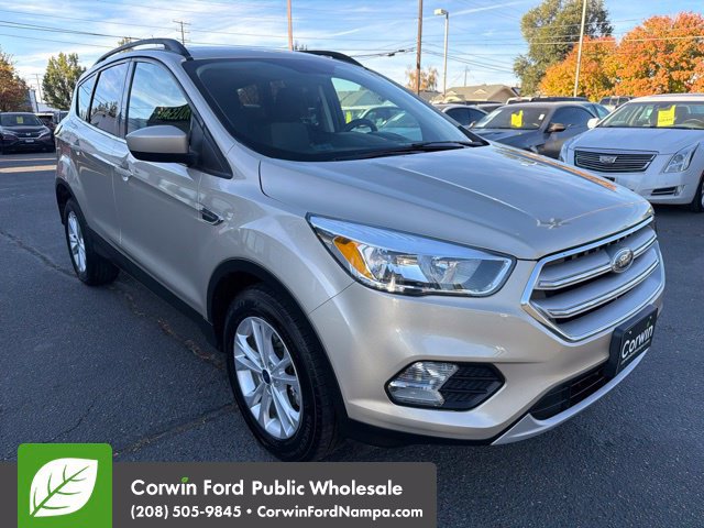 Used 2018 Ford Escape SE w/ SE Sync 3 Package AWD/4WD image 3