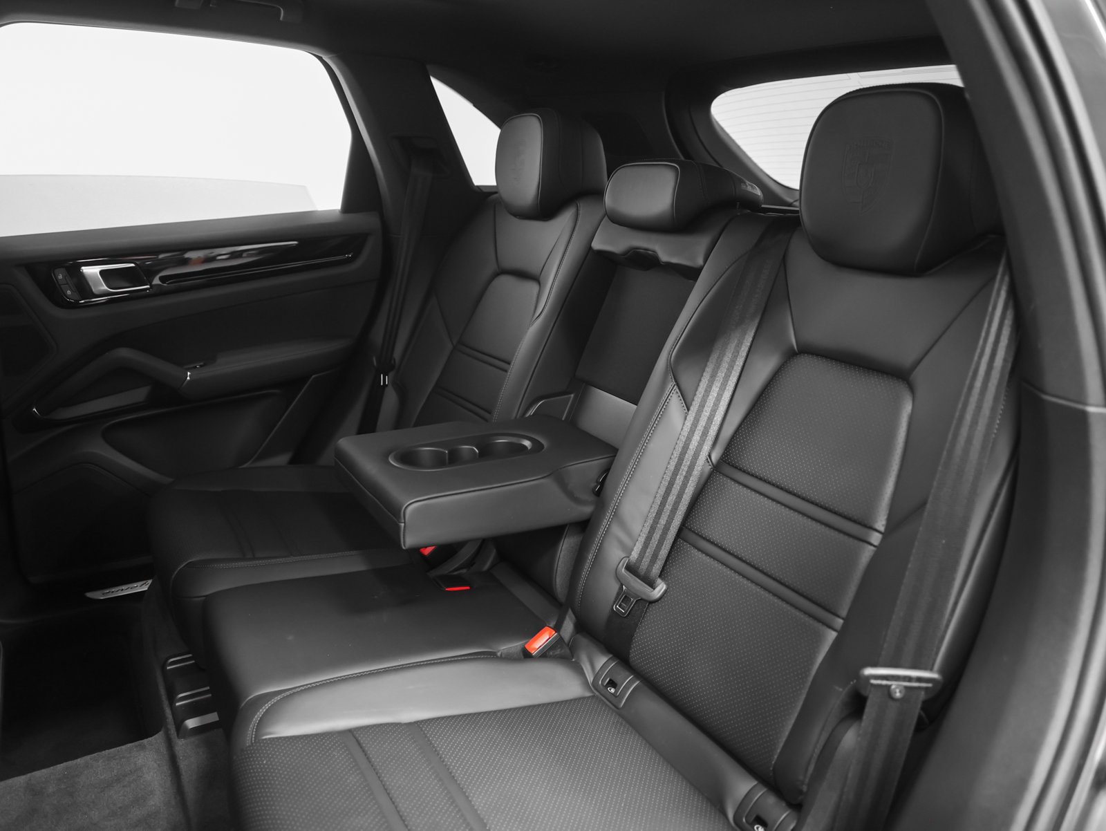 Certified 2023 Porsche Cayenne AWD/4WD image 34