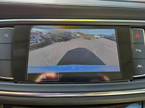 Used 2022 Buick Enclave Essence image 29