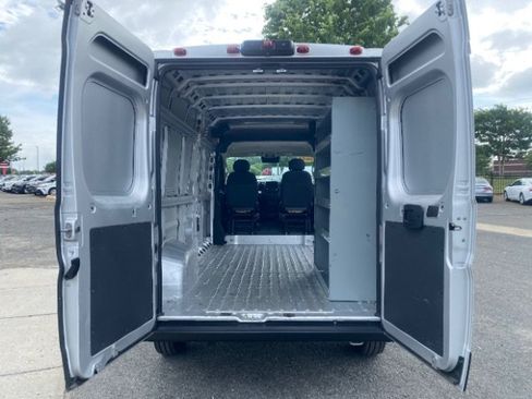 Used 2023 RAM ProMaster 2500 w/ Driver Convenience Group FWD image 9