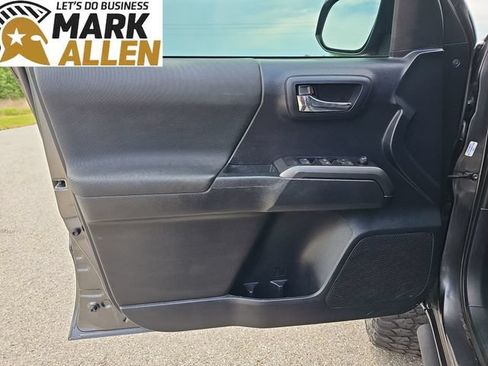 Used 2019 Toyota Tacoma TRD Off-Road AWD/4WD image 21