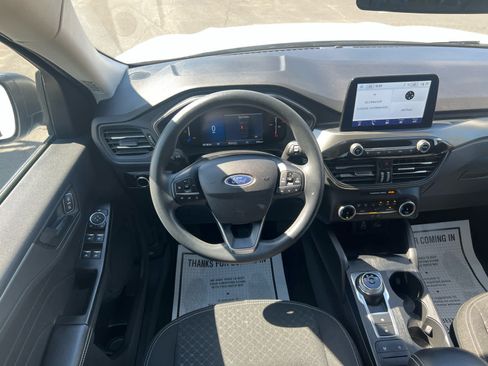 Used 2025 Ford Escape Active AWD/4WD image 2