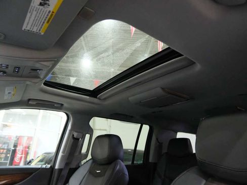 Used 2017 Cadillac Escalade ESV Premium Luxury image 37
