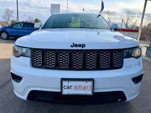 Used 2018 Jeep Grand Cherokee Altitude AWD/4WD image 5