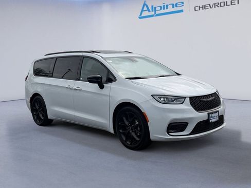 Used 2025 Chrysler Pacifica Limited FWD image 7