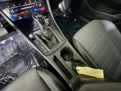 Used 2025 Volkswagen Jetta SE FWD image 22