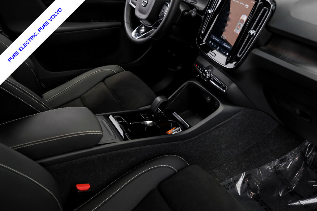 Used 2023 Volvo XC40 Recharge Plus AWD/4WD image 23
