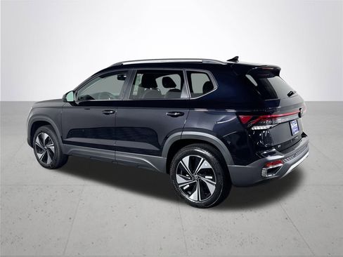 New 2025 Volkswagen Taos SE image 8