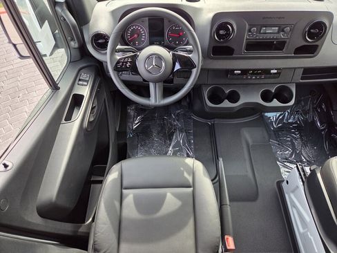 New 2025 Mercedes-Benz Sprinter 2500 image 18
