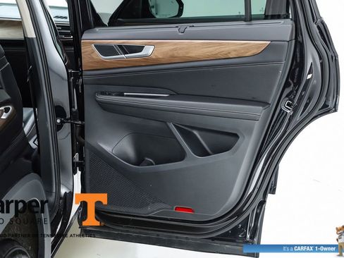 Used 2024 Volkswagen Atlas SE w/ Panoramic Sunroof Package image 31