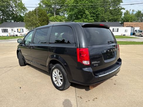 Used 2013 Dodge Grand Caravan SXT w/ UConnect Hands-Free Group FWD image 8