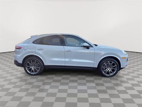 Used 2022 Porsche Cayenne S Platinum image 4