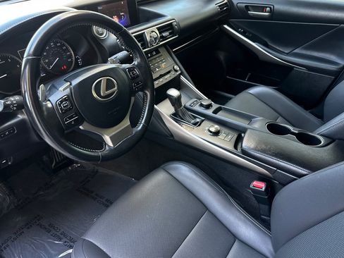 Used 2019 Lexus IS 300 RWD image 4