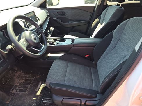 Used 2022 Nissan Rogue S FWD image 6