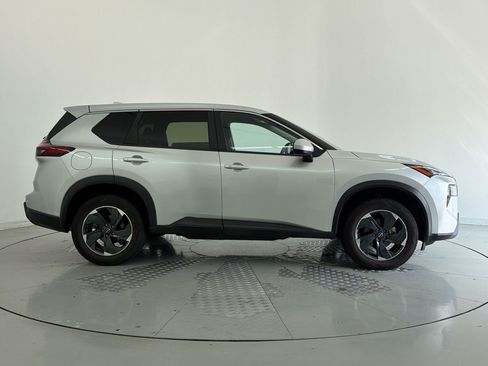 Used 2024 Nissan Rogue SV AWD/4WD image 8