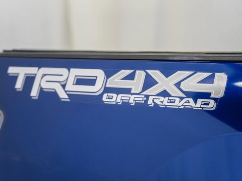 Used 2022 Toyota Tacoma TRD Off-Road w/ Technology Package AWD/4WD image 17