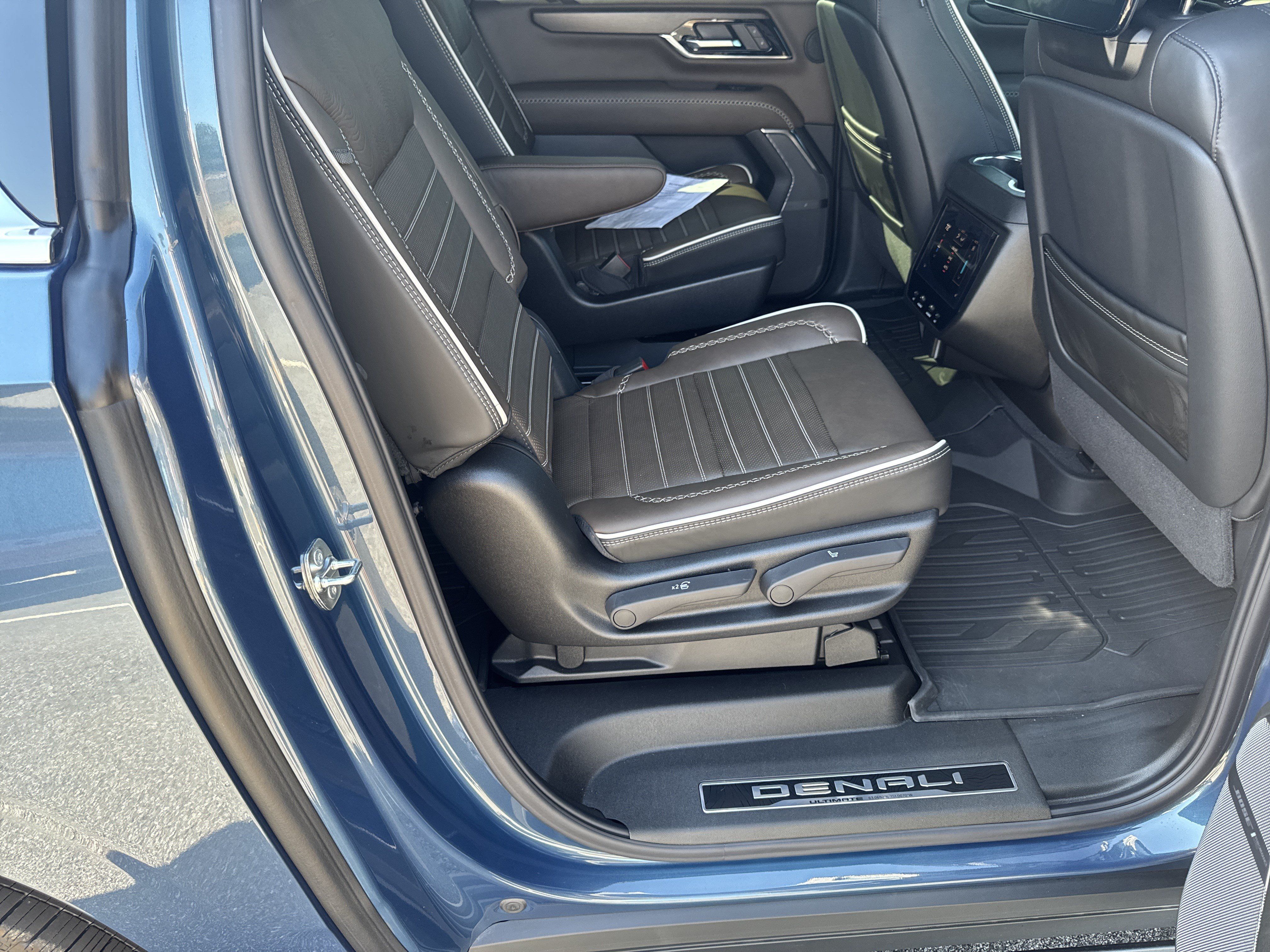 Certified 2026 GMC Yukon XL Denali Ultimate w/ LPO, Floor Liner Package AWD/4WD image 16