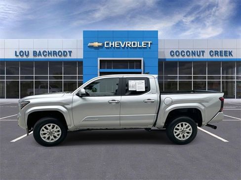 Used 2025 Toyota Tacoma SR5 image 5