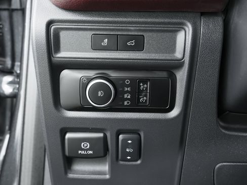 Used 2024 Ford Expedition Limited image 36