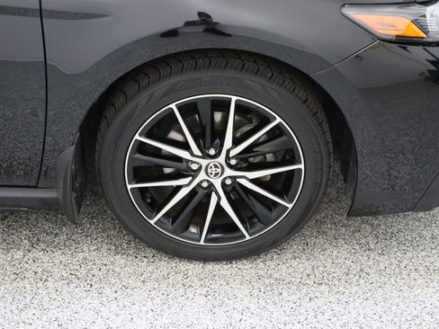 Used 2023 Toyota Camry SE FWD image 5