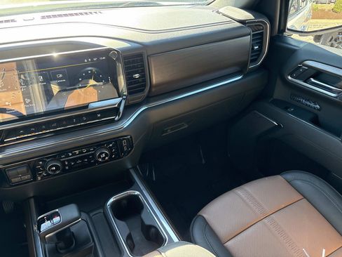 Used 2023 Chevrolet Silverado 1500 High Country w/ Technology Package image 28