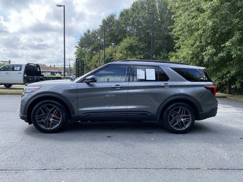 Used 2025 Ford Explorer ST-Line w/ Premium Package RWD image 6