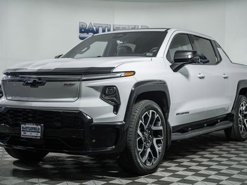 Used 2024 Chevrolet Silverado EV RST image 3