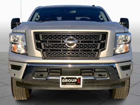 Used 2020 Nissan Titan SV w/ SV Convenience Package image 3